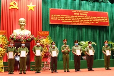 Bộ Công an thưởng nóng vụ phá đường dây đánh bạc hàng trăm tỷ đồng