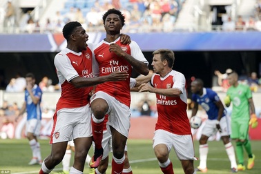Akpom ghi bàn muộn, Arsenal hạ gục MLS All-Stars