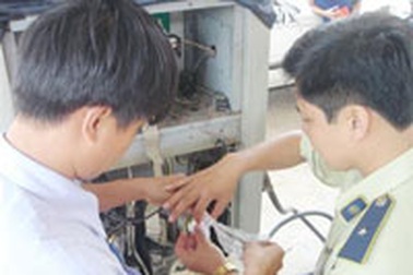 Phát hiện thêm nhiều cây xăng gian lận