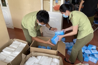 Thu giữ 22.500 chiếc khẩu trang không rõ nguồn gốc, gắn mác “kháng khuẩn”