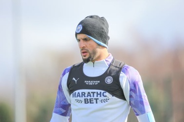 Tuyển thủ Anh tổ chức tiệc thác loạn trong thời gian cách ly chống dịch