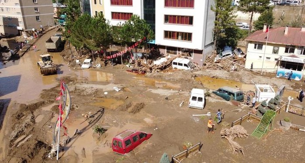Lũ lụt nghiêm trọng làm sập nhà, cuốn trôi ô tô ở Thổ Nhĩ Kỳ - 3 Lũ lụt nghiêm trọng làm sập nhà, cuốn trôi ô tô ở Thổ Nhĩ Kỳ - 3