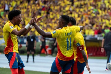 Argentina, Brazil cùng nhau nhận "trái đắng"