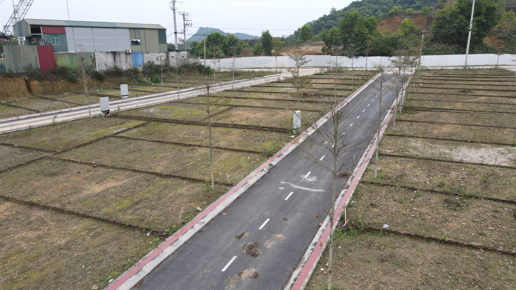 Dân tự cắm cọc bê tông, thép gai để phân lô: Loạt quy định mới dẹp loạn - 1 Dân tự cắm cọc bê tông, thép gai để phân lô: Loạt quy định mới dẹp loạn - 1