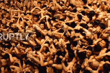 Hàng nghìn người đàn ông khỏa thân trong lễ hội kỳ lạ nhất ở Nhật Bản