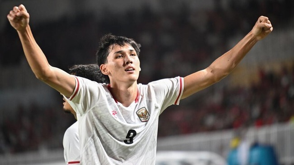 Đình Bắc bị cầu thủ cao gần 2m của Indonesia vượt qua tại ASEAN Cup 2026 - 2