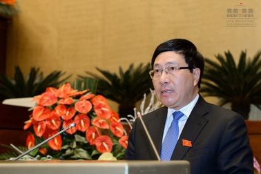 Phó Thủ tướng Phạm Bình Minh lần đầu đăng đàn trả lời chất vấn