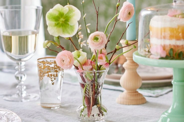 Sắm Tết: Cách chọn bình cắm hoa phù hợp