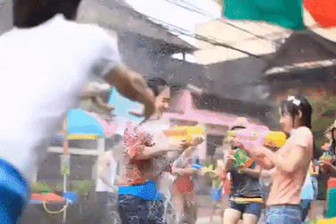 Người Việt sang Thái Lan dự hội té nước cần cách ly trong bao lâu?