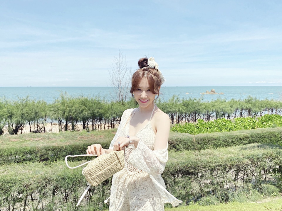 Hari Won diện áo tắm khoe sắc vóc nóng bỏng ở tuổi 35 - 10 Hari Won diện áo tắm khoe sắc vóc nóng bỏng ở tuổi 35 - 10