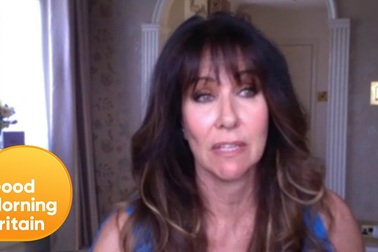 Người mẫu Linda Lusardi khóc khi nghĩ sắp chết vì Covid-19