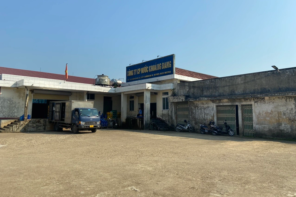 Vụ đỉa ngoe nguẩy trong bình nước còn nguyên tem: Tỉnh chỉ đạo làm rõ - 3 Vụ đỉa ngoe nguẩy trong bình nước còn nguyên tem: Tỉnh chỉ đạo làm rõ - 3