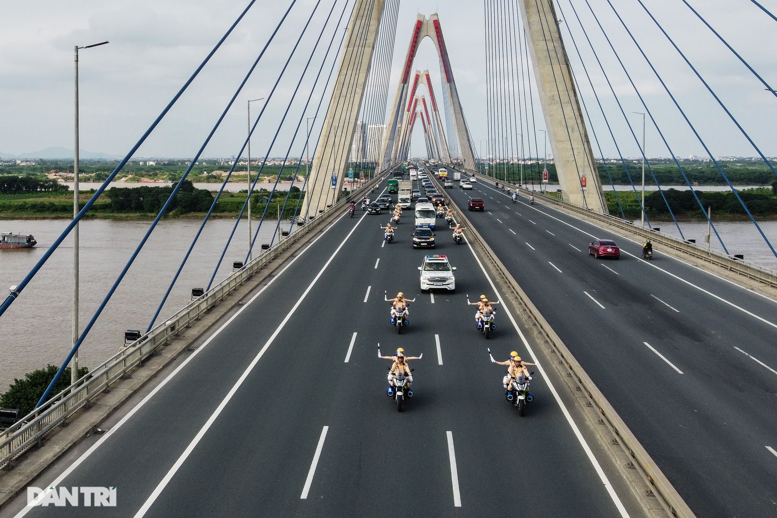 25 nữ chiến sĩ CSGT xinh đẹp luyện lái xe đặc chủng - 1 25 nữ chiến sĩ CSGT xinh đẹp luyện lái xe đặc chủng - 1