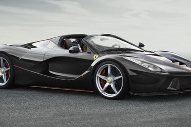 Khách hàng kiện Ferrari "chảnh"