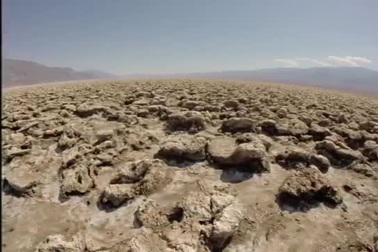 "Sân golf của quỷ" nằm giữa thung lũng Chết