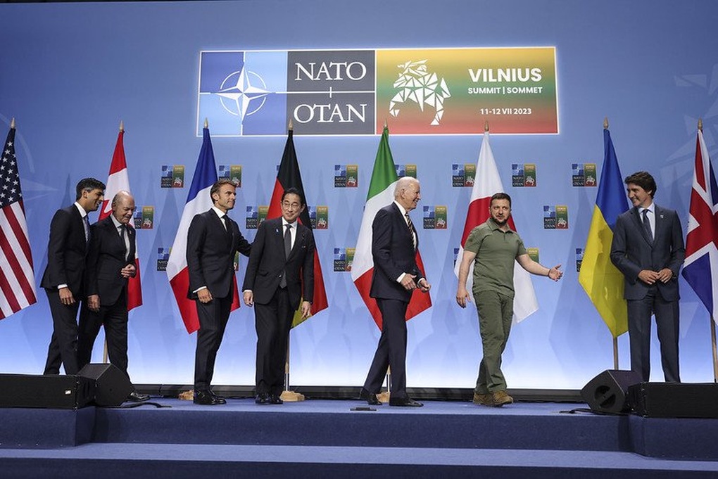NATO đồng ý viện trợ 40 tỷ euro cho Ukraine - 1 NATO đồng ý viện trợ 40 tỷ euro cho Ukraine - 1