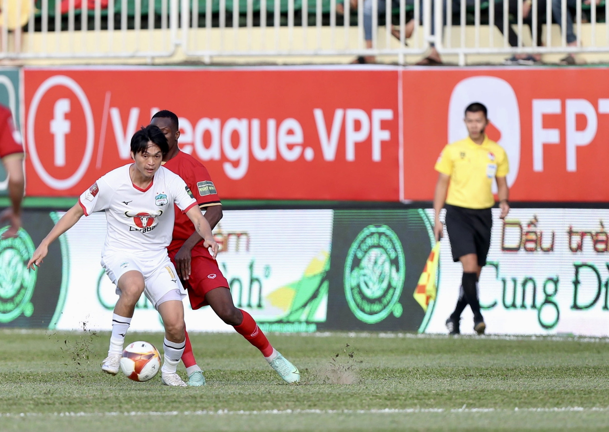 Việc Hoàng Anh Gia Lai kiện VPF có lợi cho bóng đá Việt Nam - 1