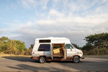 Độc chiêu nội thất biến chiếc xe van cũ thành nhà di động đẹp khó cưỡng