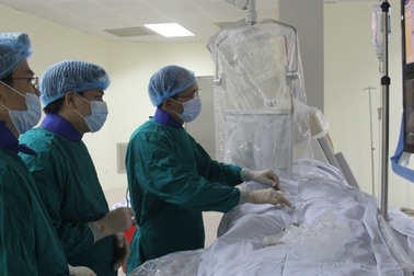 Cứu thêm nhiều người bệnh đến viện muộn nhờ can thiệp đột quỵ não bằng điện quang