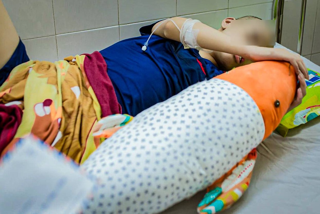 Người phụ nữ may hàng trăm gối cá vá nỗi đau cho bệnh nhi ung thư - 5 Người phụ nữ may hàng trăm gối cá vá nỗi đau cho bệnh nhi ung thư - 5