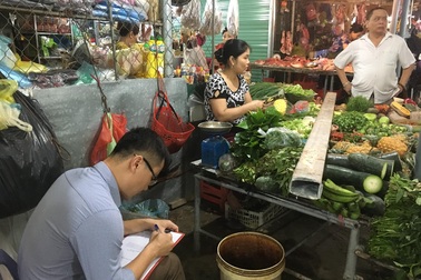 “Tử thần” lao thẳng xuống chợ, tiểu thương hoảng loạn tháo chạy