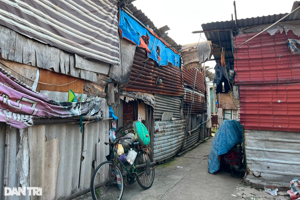 Một góc nhỏ ở Hà Nội, người dân quyết không dùng điện bất chấp nắng nóng - 6 Một góc nhỏ ở Hà Nội, người dân quyết không dùng điện bất chấp nắng nóng - 6