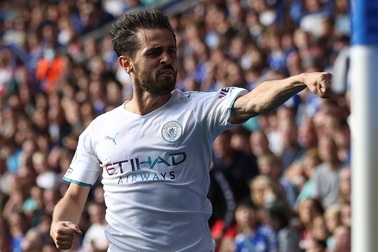 Man Utd gọi, Man City chật vật... trả lời