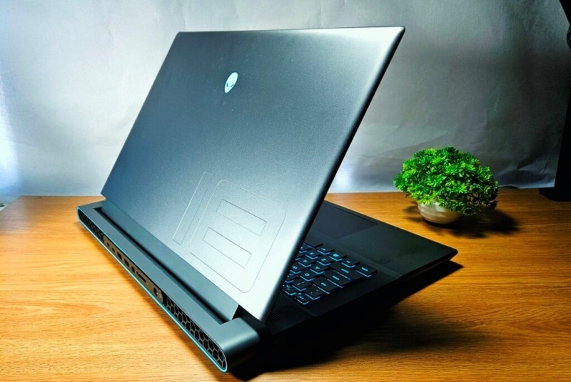 Đánh giá laptop gaming Dell Alienware M18 R1: "Nghiền nát" mọi tựa game!