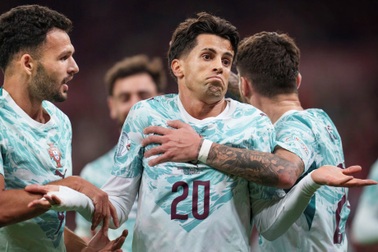 Bồ Đào Nha thắng đậm khi vắng Ronaldo, Đức hạ Serbia, Hà Lan hoà Hy Lạp
