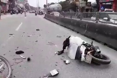 2 xe máy tông nhau vỡ nát, 4 người nguy kịch