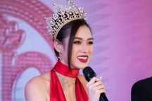 Hoa hậu Đỗ Thị Hà: "Nếu tôi bỏ học, đi sự kiện thì sẽ càng trầm trọng hơn"