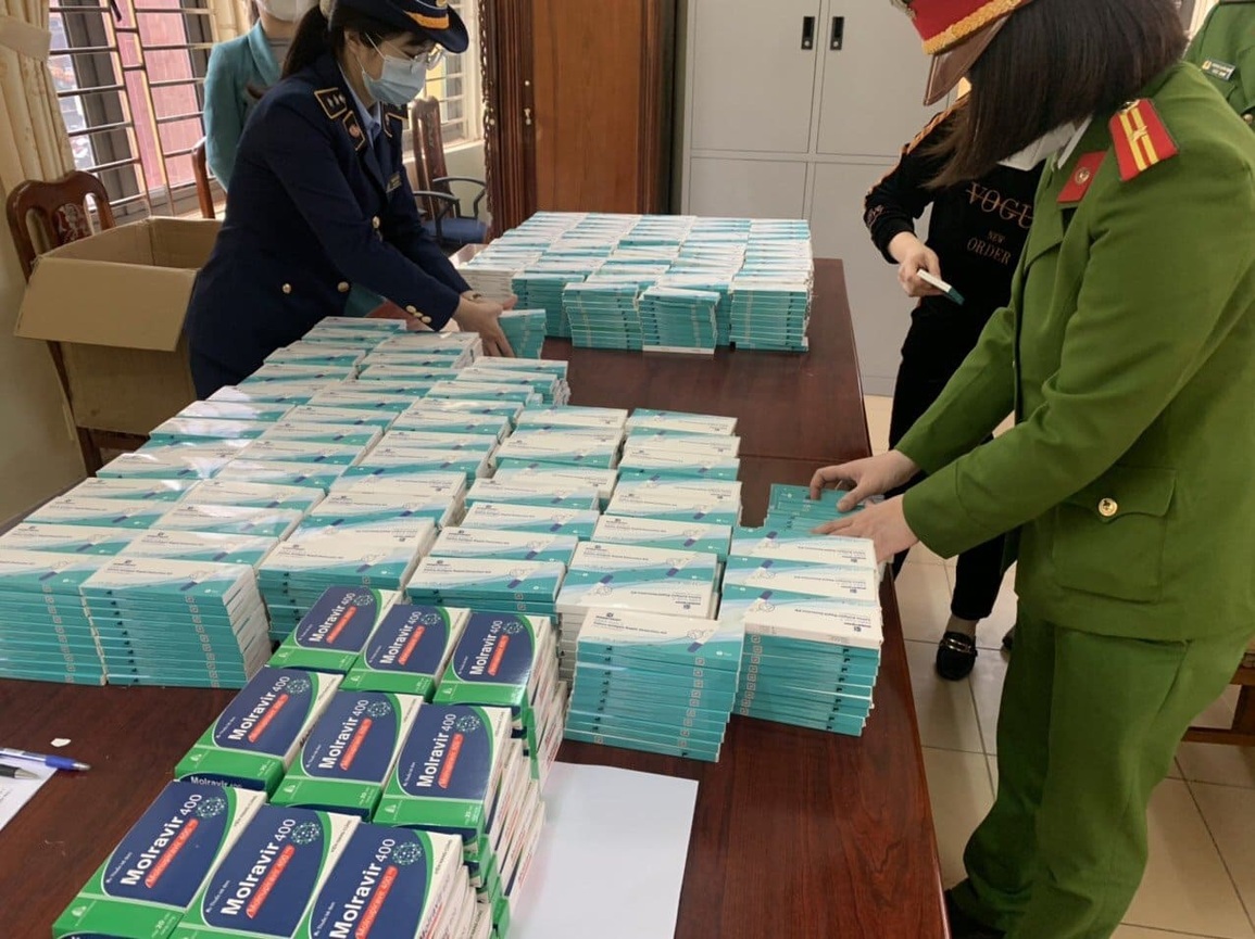 Phát hiện gần 6.000 kit test Covid-19 không rõ nguồn gốc - 2 Phát hiện gần 6.000 kit test Covid-19 không rõ nguồn gốc - 2
