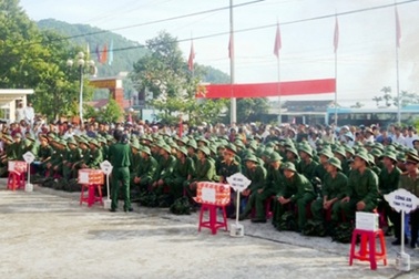Huế: Gần 600 thanh niên hăng hái lên đường nhập ngũ
