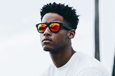 Kính thời trang tích hợp bộ truyền âm thanh "như phim viễn tưởng" lên kệ