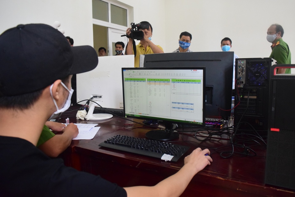 Phạt 140 triệu đồng, buộc xuất cảnh nhóm người Trung Quốc - 2 Phạt 140 triệu đồng, buộc xuất cảnh nhóm người Trung Quốc - 2