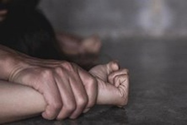 Điều tra vụ bé gái bị nhiều đối tượng hiếp dâm, quay clip nhạy cảm