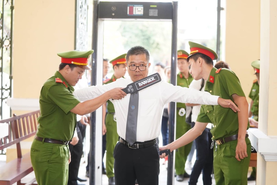 Nguyên Phó Chủ tịch TPHCM Nguyễn Hữu Tín: Tôi biết tôi sai nhưng không vụ lợi! - 1 Nguyên Phó Chủ tịch TPHCM Nguyễn Hữu Tín: Tôi biết tôi sai nhưng không vụ lợi! - 1