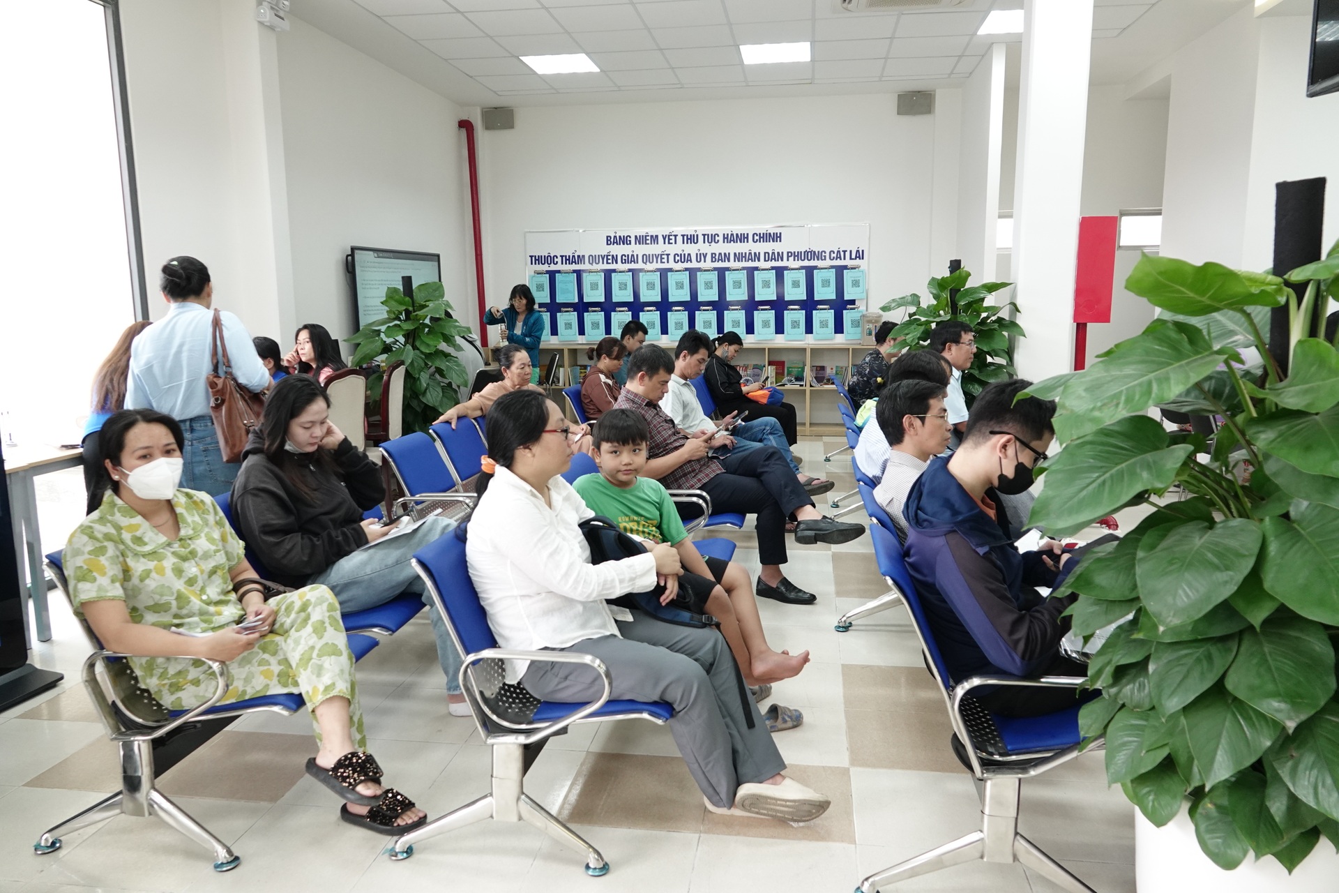 TPHCM đầu tư robot tiếp dân, cán bộ đến tận nhà giúp dân làm thủ tục - 12 TPHCM đầu tư robot tiếp dân, cán bộ đến tận nhà giúp dân làm thủ tục - 12