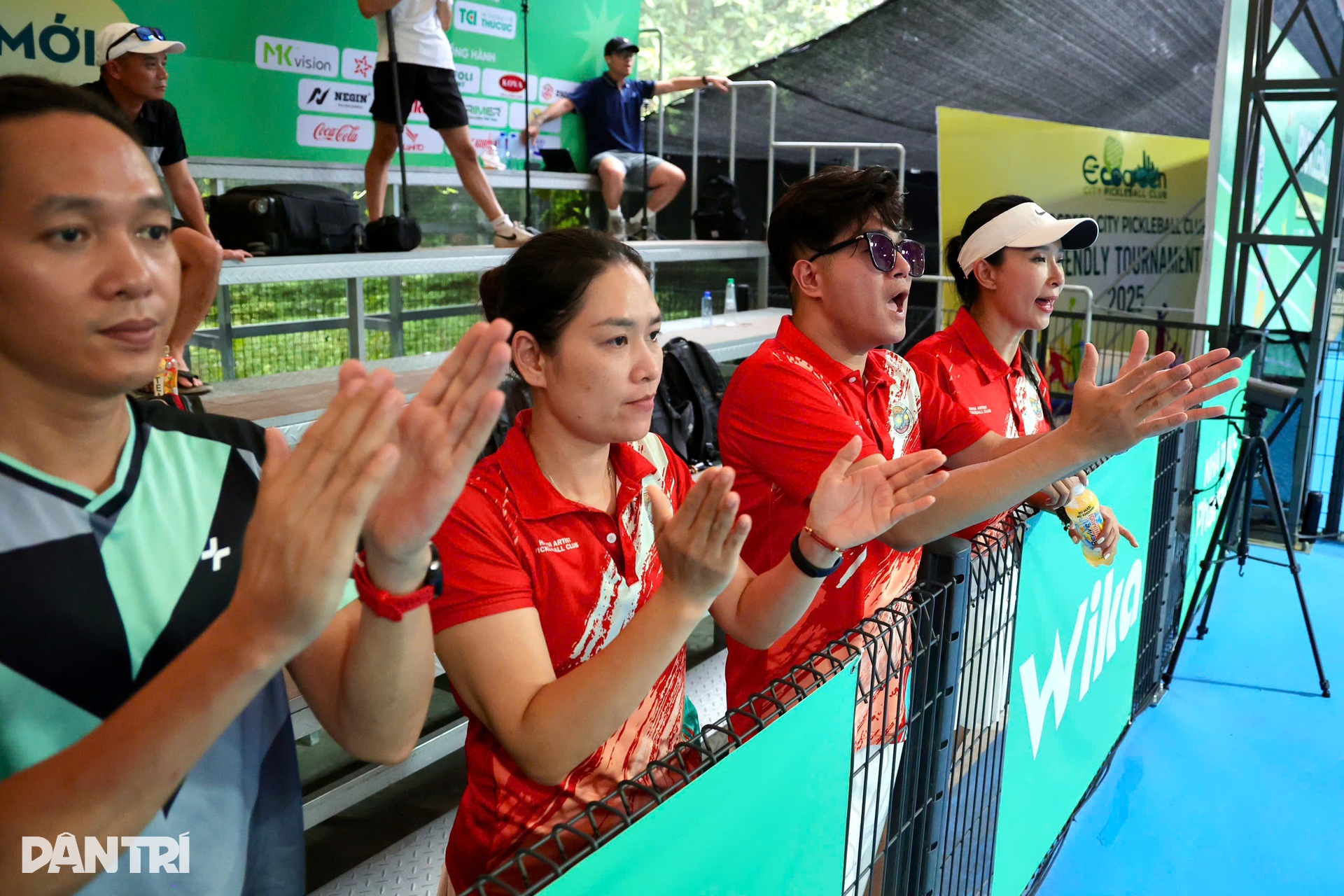 Cặp đôi CLB Pickleball Nghệ sĩ Hà Nội là Á quân nội dung Dân trí Friends - 7 Cặp đôi CLB Pickleball Nghệ sĩ Hà Nội là Á quân nội dung Dân trí Friends - 7