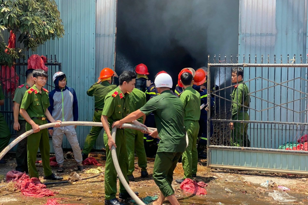 Cháy kho nông sản ở Gia Lai - 2