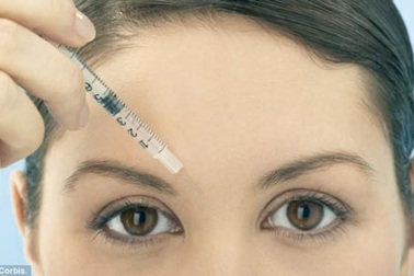 Bơm mỡ xóa nhăn, coi chừng mù mắt!