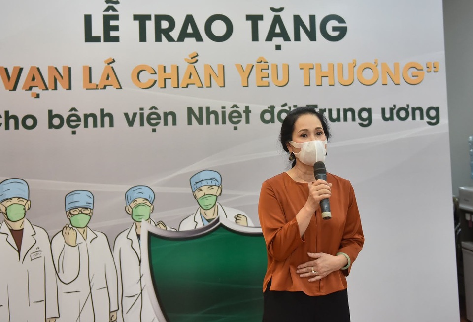 NSND Lan Hương: “Tim tôi như thắt lại mỗi khi đọc về tuyến đầu chống dịch” - 3 NSND Lan Hương: “Tim tôi như thắt lại mỗi khi đọc về tuyến đầu chống dịch” - 3