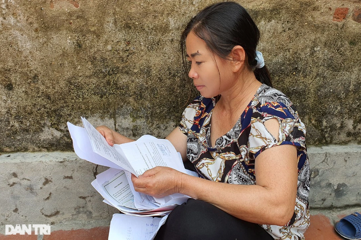 Bố ngã giàn giáo nằm liệt giường, 3 con thơ nguy cơ bỏ học giữa chừng - 7 Bố ngã giàn giáo nằm liệt giường, 3 con thơ nguy cơ bỏ học giữa chừng - 7