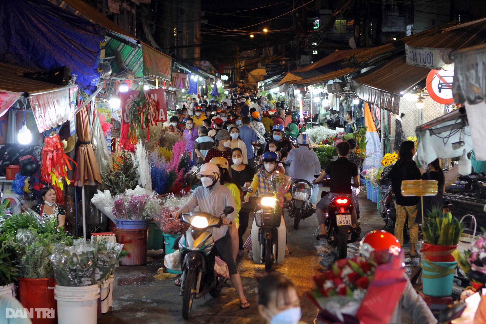 Chợ hoa lớn nhất TPHCM đìu hiu trong dịp lễ tình nhân 14/2 - 11 Chợ hoa lớn nhất TPHCM đìu hiu trong dịp lễ tình nhân 14/2 - 11