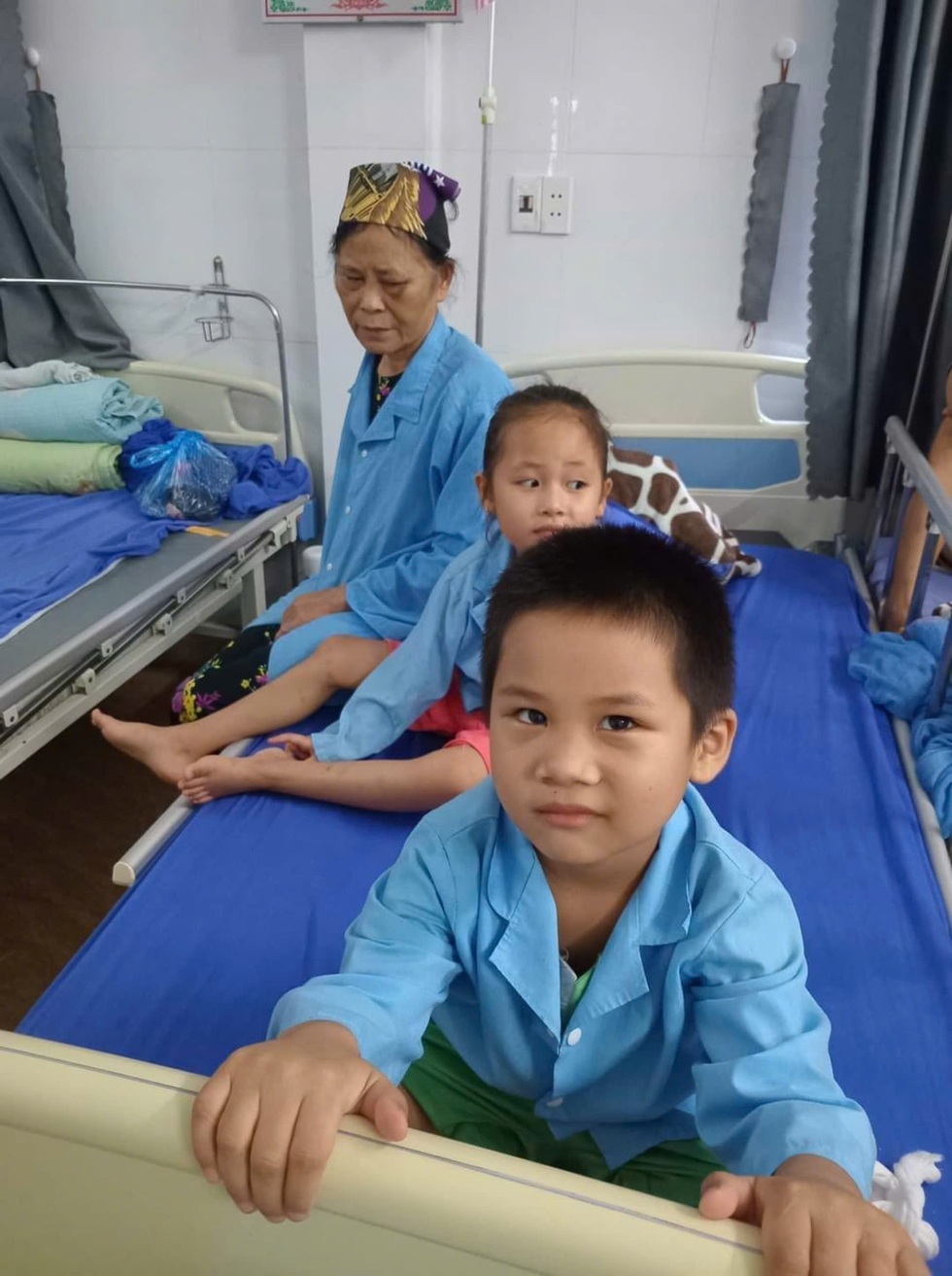 Người hùng kể phút sinh tử cứu 3 bà cháu bị đất vùi ngang người ở Yên Bái - 2 Người hùng kể phút sinh tử cứu 3 bà cháu bị đất vùi ngang người ở Yên Bái - 2