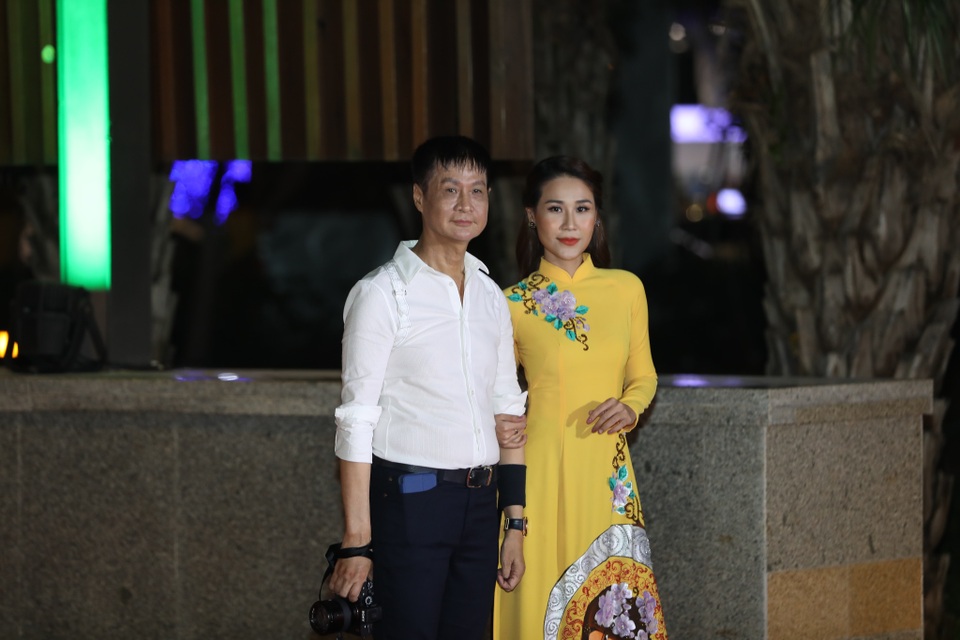 Những “trạng thái” đối lập của sao Việt trên thảm đỏ LHP Việt Nam - 4