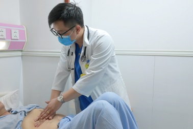 Cấp cứu vì xuất huyết tiêu hóa sau 7 ngày đau bụng âm ỉ