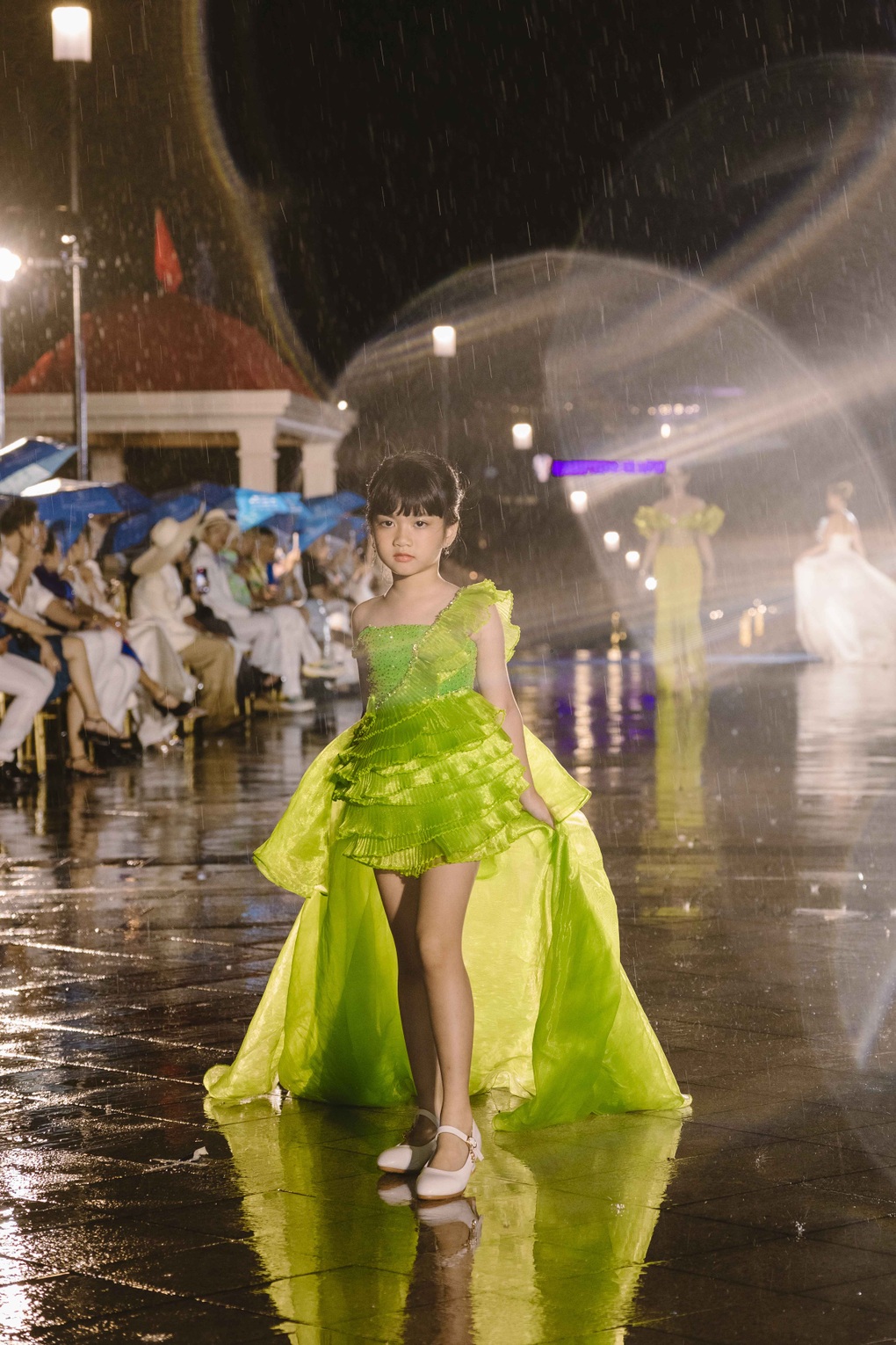 Mẫu nhí Thái Trân hội ngộ dàn Á hậu trên sàn catwalk - 1 Mẫu nhí Thái Trân hội ngộ dàn Á hậu trên sàn catwalk - 1