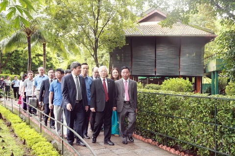 Tổng Bí thư, Chủ tịch nước dâng hương tưởng niệm Chủ tịch Hồ Chí Minh