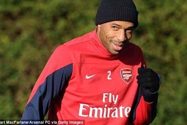 Henry hứng khởi trở lại tập luyện cùng Arsenal